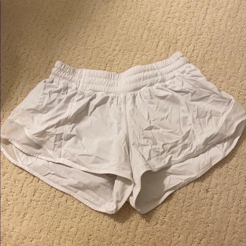 Lululemon 2.5’ hotty hot shorts